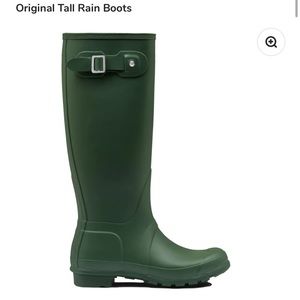 New Tall Hunter Rain Boots (With matching Hunter Socks included) - Never worn